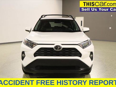 Used 2019 Toyota RAV4 XLE FWD image 3
