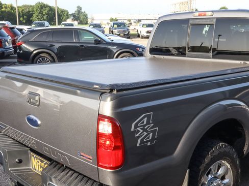 Used 2011 Ford F250 Lariat w/ Lariat Interior Pkg AWD/4WD image 5