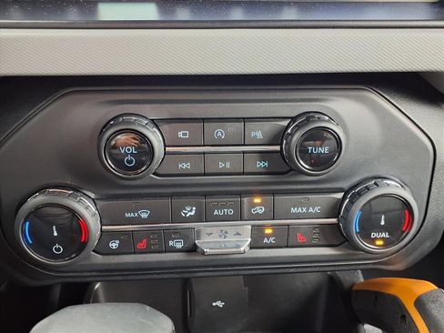 Used 2022 Ford Bronco Badlands image 13