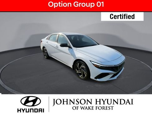 Used 2025 Hyundai Elantra SEL image 2