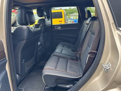 Used 2014 Jeep Grand Cherokee Overland w/ Advanced Technology Group AWD/4WD image 17