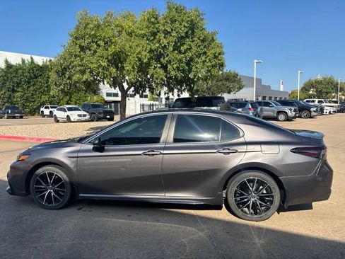 Used 2024 Toyota Camry SE FWD image 8