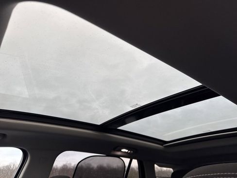 Used 2022 GMC Terrain SLE w/ Driver Convenience Package image 8