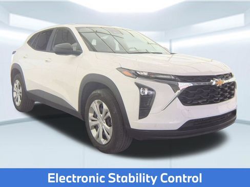 Used 2025 Chevrolet Trax LS FWD image 6