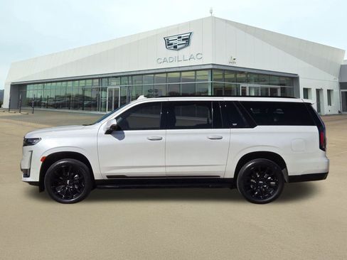Used 2023 Cadillac Escalade ESV Sport Platinum w/ LPO, ONYX Package AWD/4WD image 3