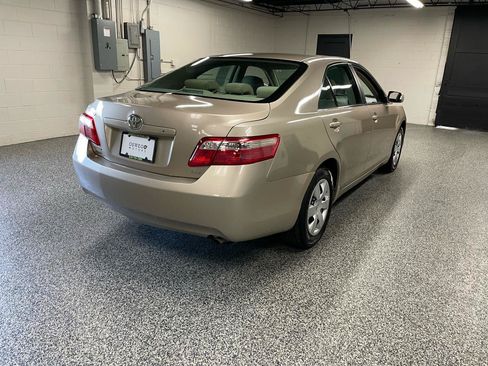 Used 2009 Toyota Camry LE FWD image 6