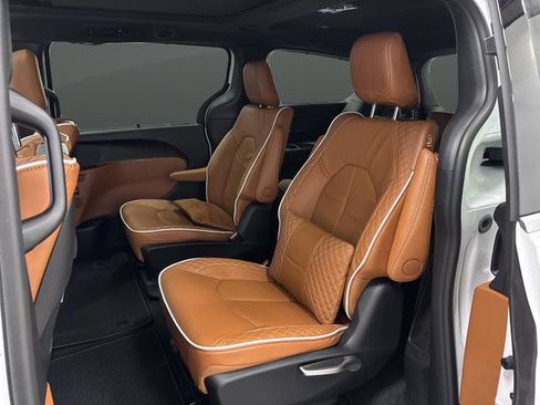 New 2026 Chrysler Pacifica Pinnacle w/ Trailer Tow Group image 31