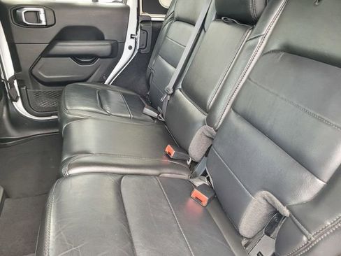 Used 2022 Jeep Wrangler Unlimited Sahara AWD/4WD image 13