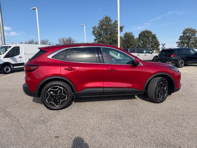 Used 2026 Ford Escape Platinum w/ Premium Technology Package AWD/4WD image 17