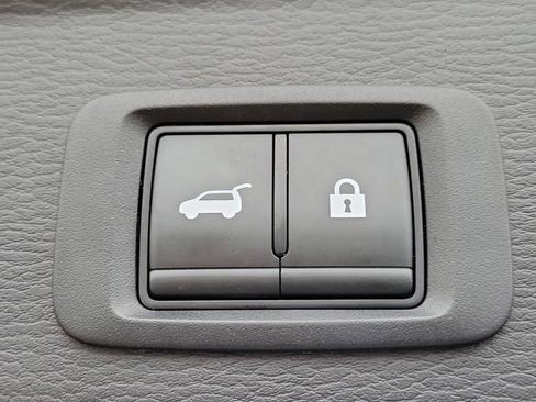 Used 2024 Mitsubishi Outlander SE image 11