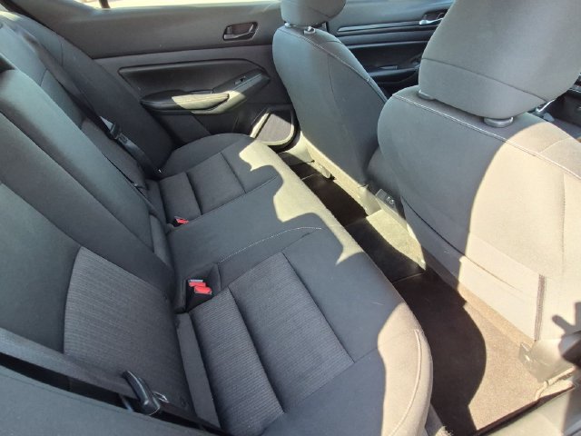 Used 2025 Nissan Altima 2.5 SV FWD image 17