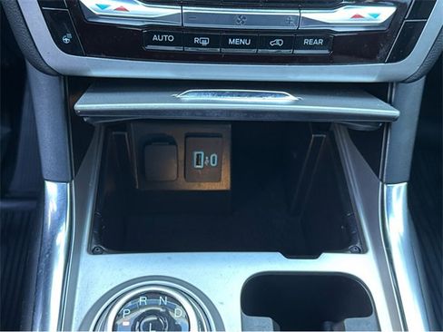 Certified 2022 Ford Explorer XLT w/ Equipment Group 202A image 31