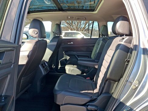 Used 2021 Volkswagen Atlas SEL Premium image 10