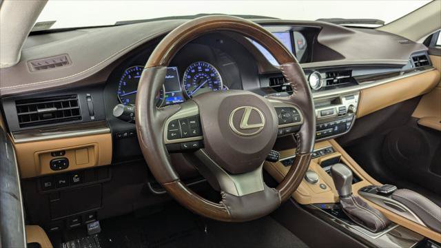 Used 2018 Lexus ES 350 w/ Luxury Package w/Wood Trim FWD image 24