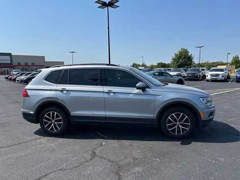 Used 2021 Volkswagen Tiguan SE w/ Panoramic Sunroof Package AWD/4WD image 8