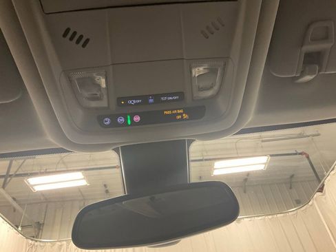 Used 2024 GMC Terrain SLE image 27