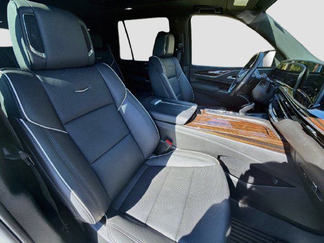Used 2023 Cadillac Escalade Premium Luxury AWD/4WD image 27