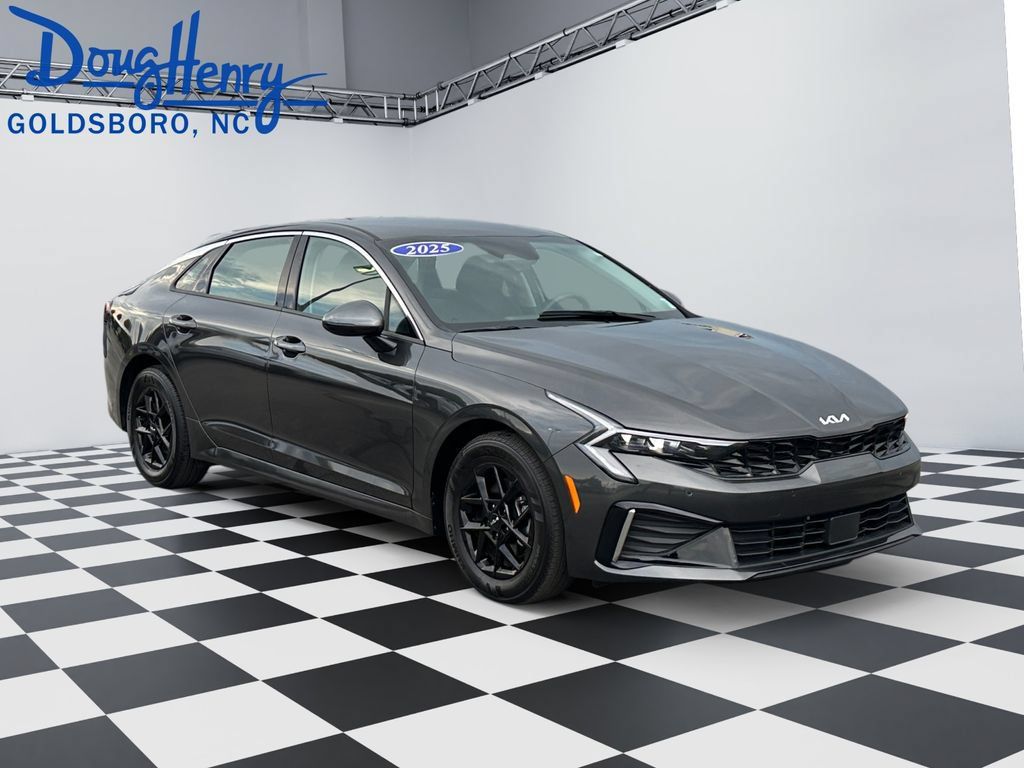 Used 2025 Kia K5 LXS FWD image 7