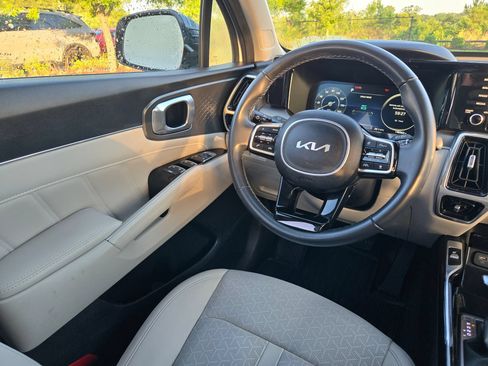 Used 2023 Kia Sorento SX AWD/4WD image 9