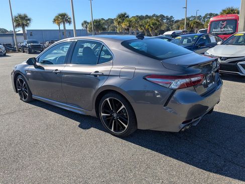 Used 2018 Toyota Camry XSE image 6