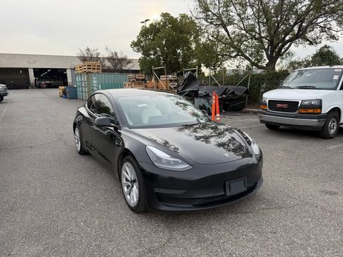 Used 2021 Tesla Model 3 Standard Range Plus image 2