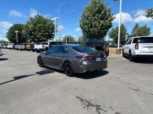 Used 2024 Toyota Camry SE FWD image 3