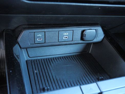 Certified 2025 Toyota Prius LE image 31