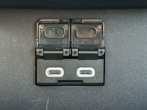 Used 2023 Toyota Highlander LE FWD image 5