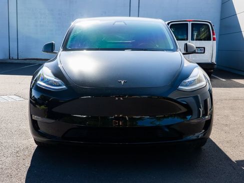 Used 2022 Tesla Model Y Long Range AWD/4WD image 2