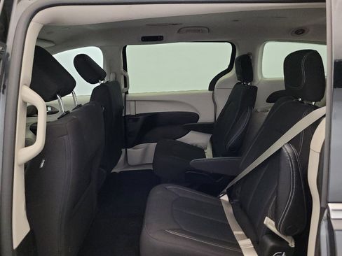 Used 2023 Chrysler Voyager LX FWD image 18