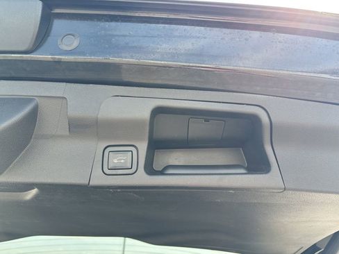 Used 2021 GMC Acadia SLE w/ Driver Convenience Package image 11