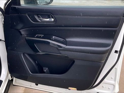 Used 2022 Nissan Pathfinder SV image 22