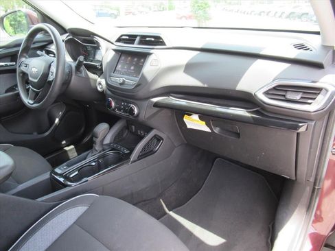 Used 2023 Chevrolet TrailBlazer LT AWD/4WD image 11