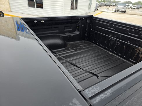 Used 2019 Toyota Tundra SR5 w/ SR5 Upgrade Package AWD/4WD image 10