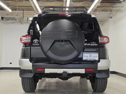 Used 2014 Toyota FJ Cruiser 4WD w/ Upgrade Package image 10