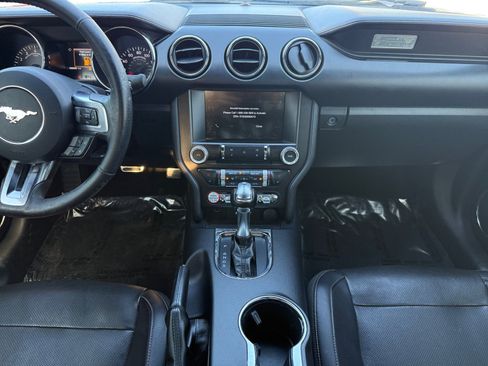 Used 2016 Ford Mustang Premium image 11