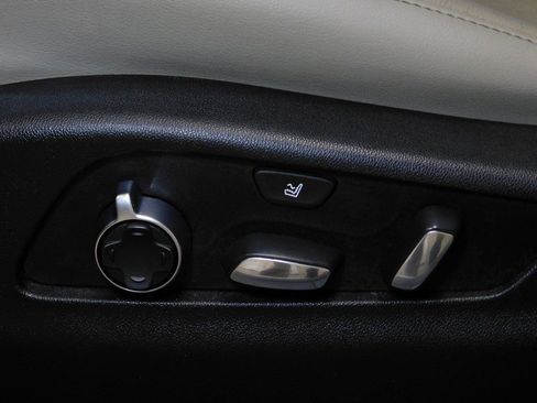 Used 2021 Cadillac XT4 Premium Luxury image 33