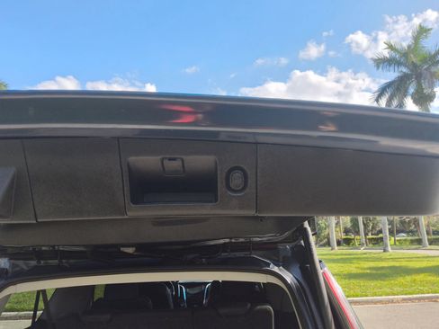 Used 2019 Cadillac Escalade ESV Luxury AWD/4WD image 55