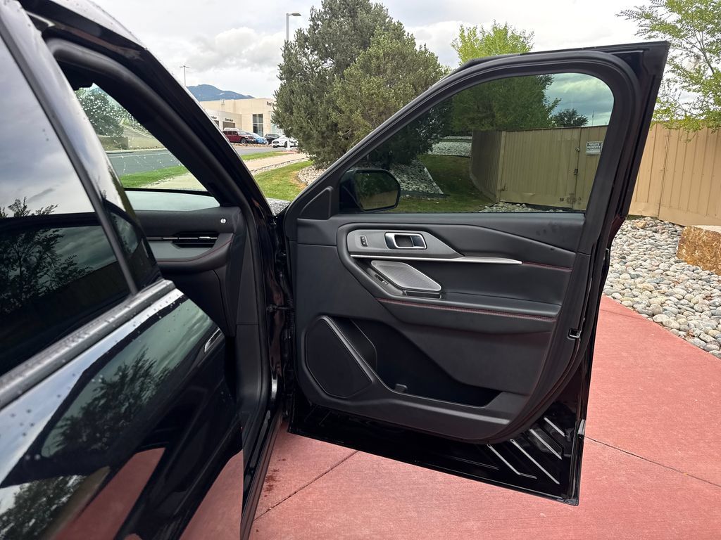 Used 2025 Ford Explorer ST AWD/4WD image 31