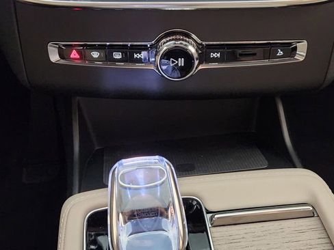 New 2026 Volvo XC90 T8 Ultra w/ Protection Package Premier AWD/4WD image 19