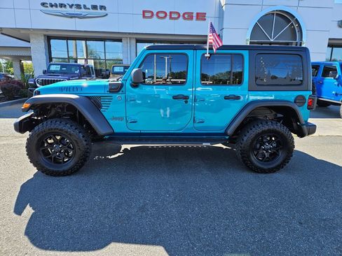 Used 2024 Jeep Wrangler Unlimited AWD/4WD image 2