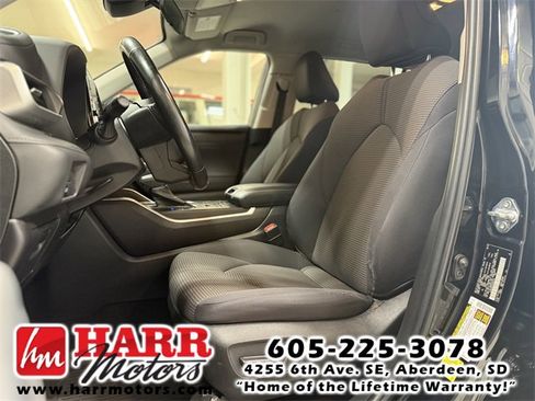 Used 2022 Toyota Highlander LE image 18