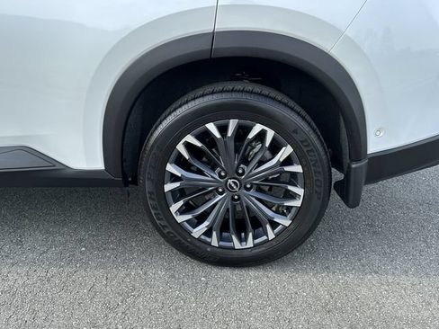 Certified 2025 Nissan Rogue SL w/ Tech Package FWD image 22