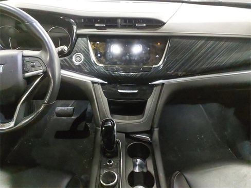 Used 2020 Cadillac XT6 Premium Luxury image 11