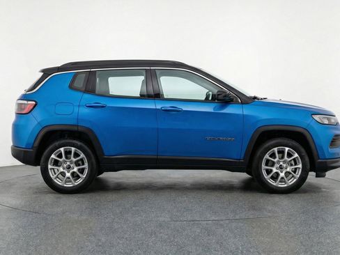 Used 2025 Jeep Compass Limited image 11