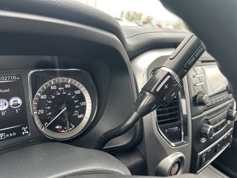 Used 2017 Nissan Titan SV AWD/4WD image 45