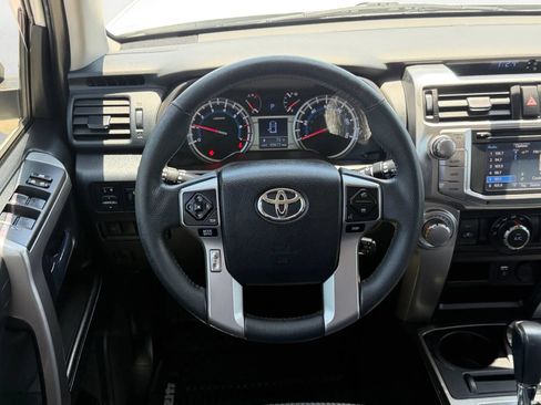 Used 2017 Toyota 4Runner SR5 AWD/4WD image 15