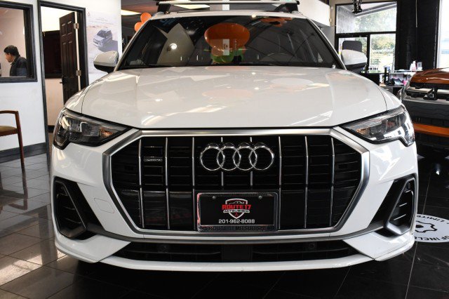 Used 2021 Audi Q3 2.0T Premium w/ Convenience Package AWD/4WD image 2