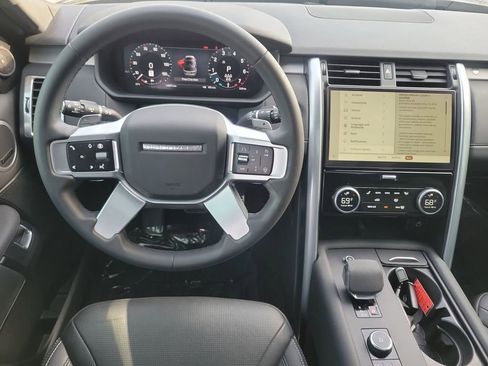 Certified 2024 Land Rover Discovery Dynamic SE AWD/4WD image 19
