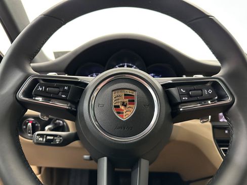 Certified 2026 Porsche Macan AWD/4WD image 25